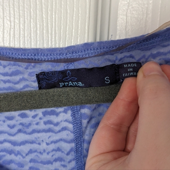 Prana Yoga Blue Sheer Velvet Burnout Half Sleeve Dolman Top Size Small - Picture 2 of 5